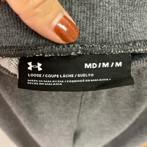 Under Armor Men’s loose fit joggers Size Medium, 2 side pockets, Gray - Picture 3 of 8